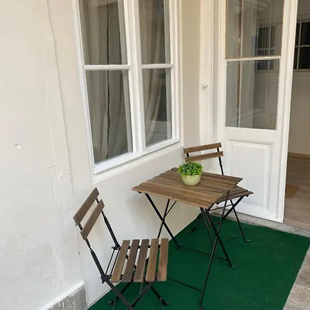 Dohany By Kalvin Apartment