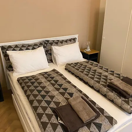 Dohany By Kalvin Apartment *